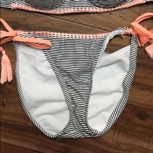 Target brand bikini bottoms size small.